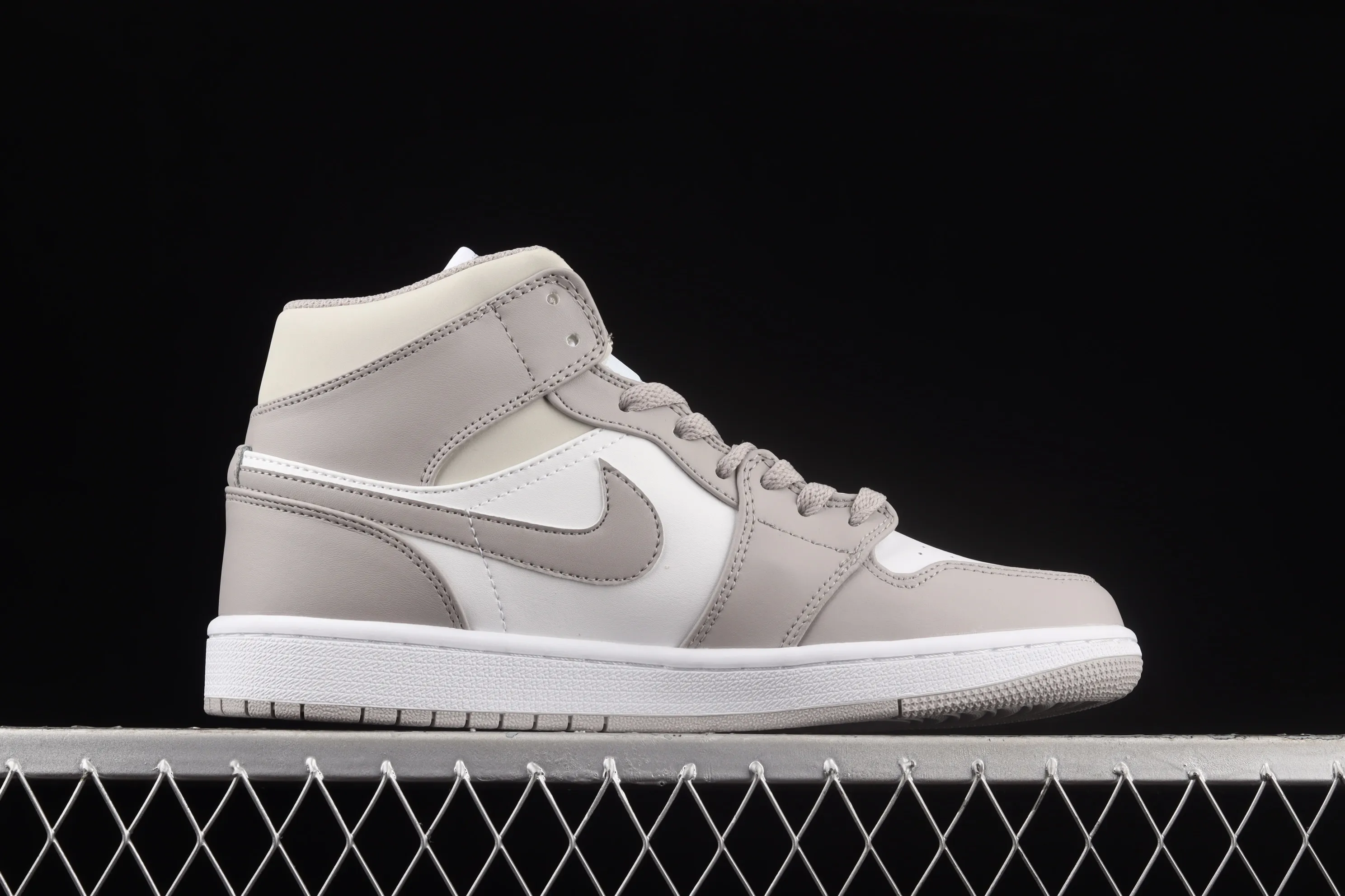 All Categories Air Jordan Jordan Series Basketball Shoes Air Jordan 1 Mid Air Jordan 1 Mid AJ1 Joe 1 Middle Linen College Gray Mid-top Basketball Shoes 554724-082